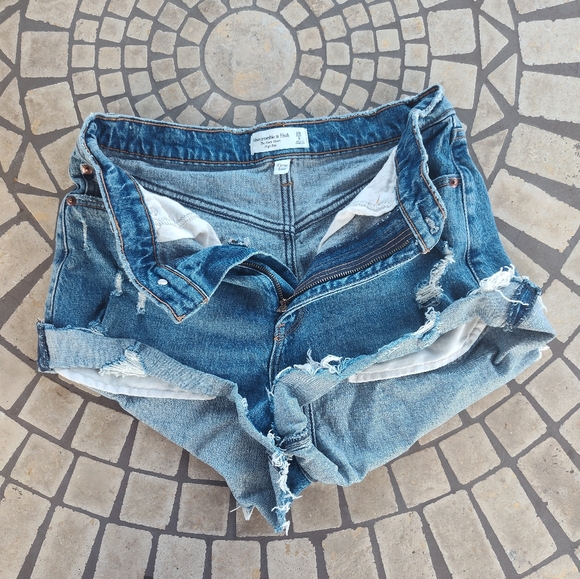 Abercrombie & Fitch High Rise Mom Shorts Size 29 Distressed Raw Hem Curve Love - Picture 2 of 6